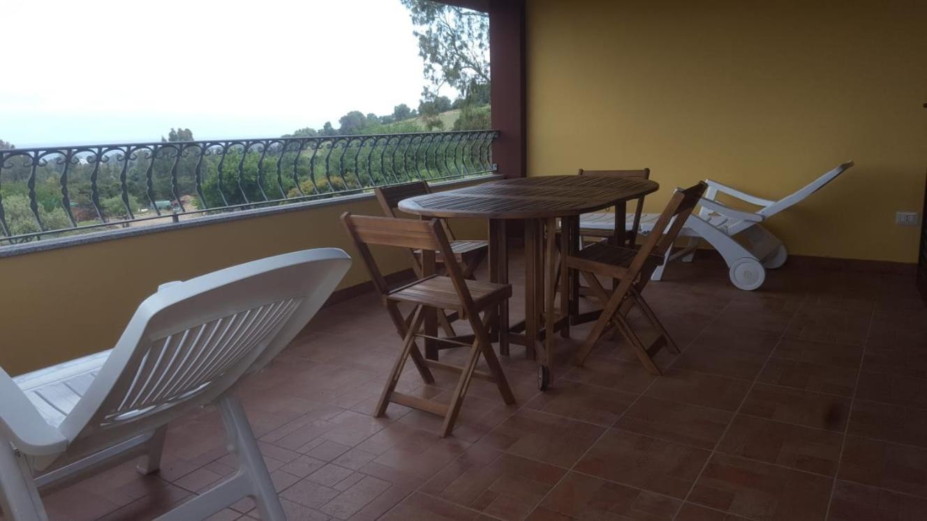 Appartamento In Splendido E Riservato Villaggio, Marina Di Tertenìa Екстериор снимка